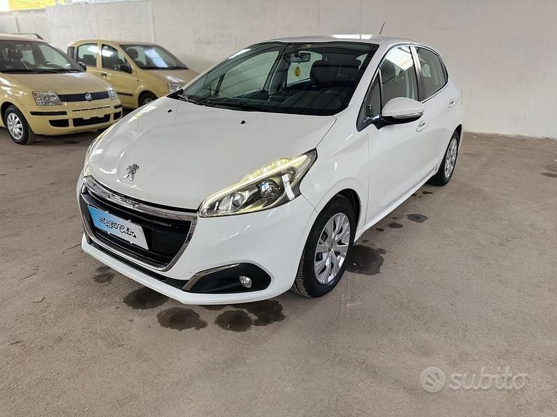 Usata Peugeot 208 Active 74 CV (54 kW) 2016 Bianco Utilitaria