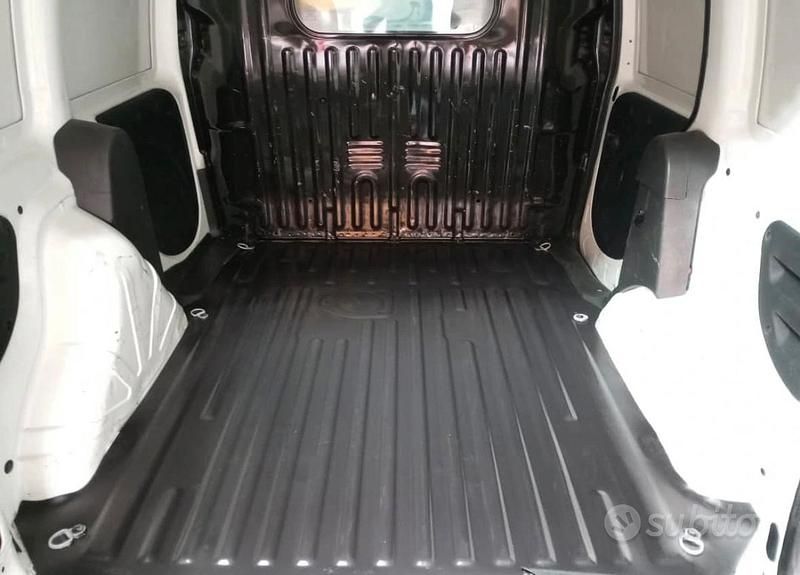 Usata Fiat Doblò 105 CV (77 kW) 2004 Bianco Monovolume