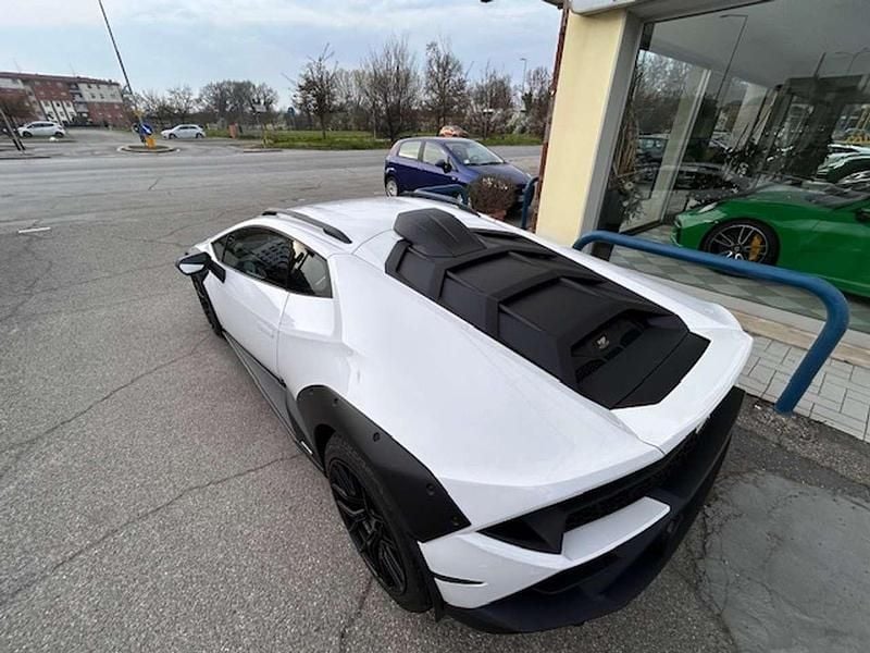 Usata Lamborghini Huracán 610 CV (448 kW) 2024 Bianco Coupé