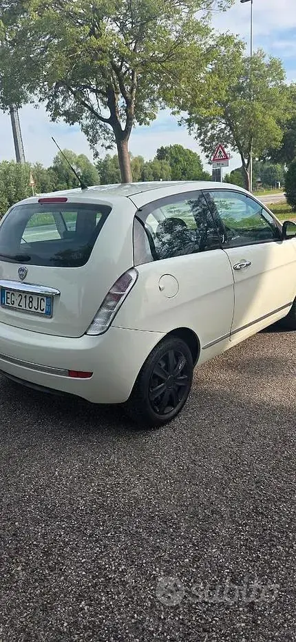 Usata Lancia Ypsilon 69 CV (50 kW) 2010 Bianco Utilitaria