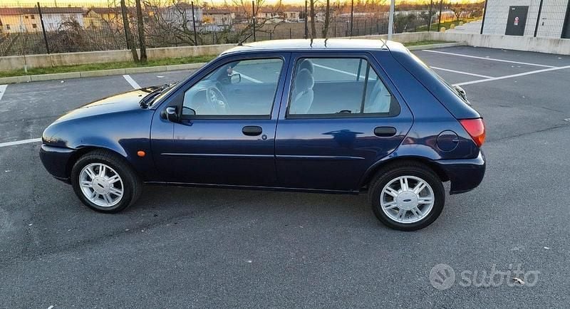 Usata Ford Fiesta Ghia 75 CV (55 kW) 1998 Blu Utilitaria