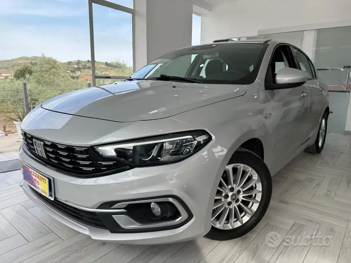 Occasion Fiat Tipo Lounge 131 ch (96 kW) 2022 Gris Berline