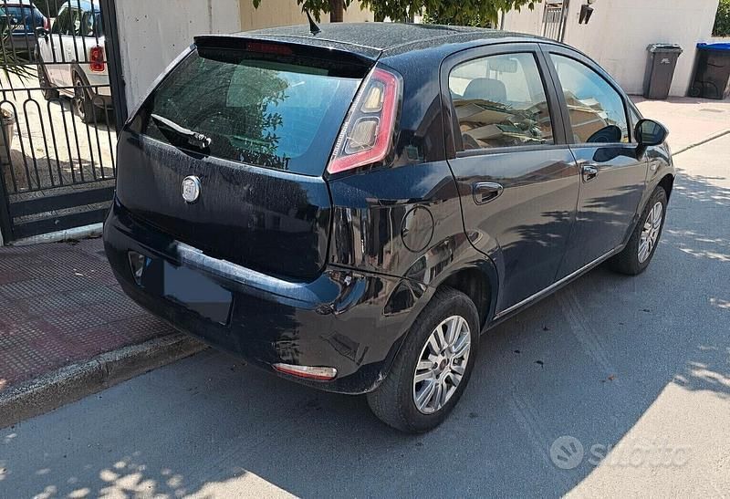 Usata Fiat Punto Lounge 69 CV (50 kW) 2014 Nero Berlina