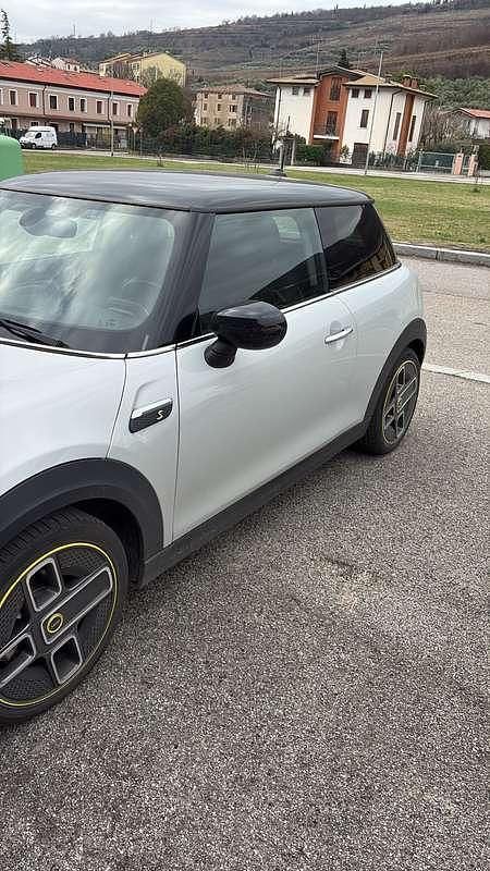 Usata Mini Cooper SE 75 kW (102 CV) 2021 Argento Utilitaria