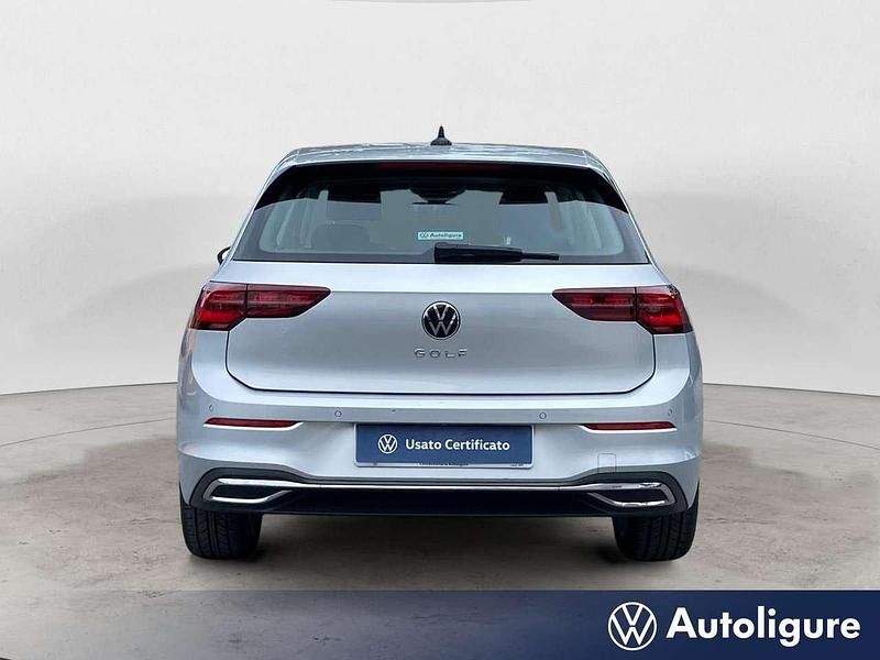 Usata VW Golf VII Style 131 CV (96 kW) 2021 Argento Utilitaria