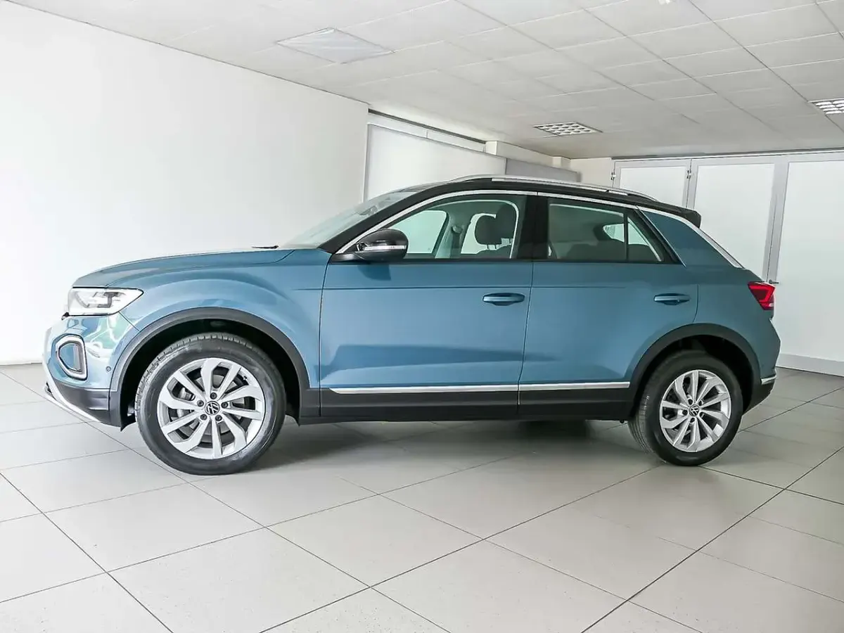 Usata VW T-Roc Style 150 CV (110 kW) 2023 Petroleum blue metallizzato ne SUV