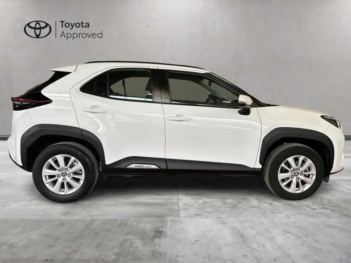 Usata Toyota Yaris Hybrid Active 116 CV (85 kW) 2025 Bianco Pick-up