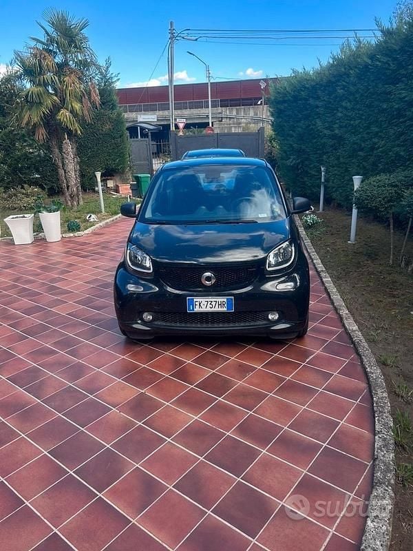 Nero Usata 2017 Smart ForTwo Coupé Coupé | 13.000 € - Immagine 1/4