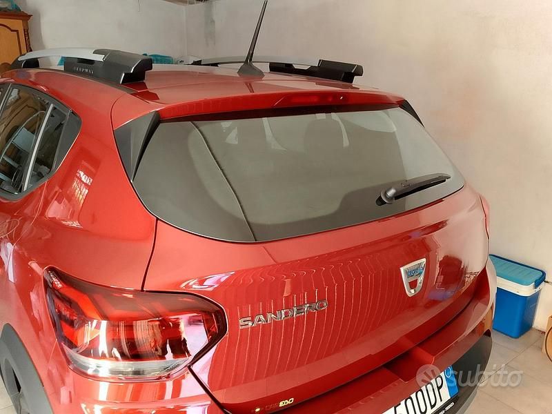 Usata Dacia Sandero Comfort 101 CV (74 kW) 2021 Rosso Utilitaria