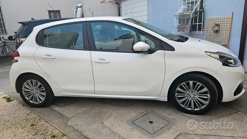 Usata Peugeot 208 Active 75 CV (55 kW) 2016 Bianco Utilitaria