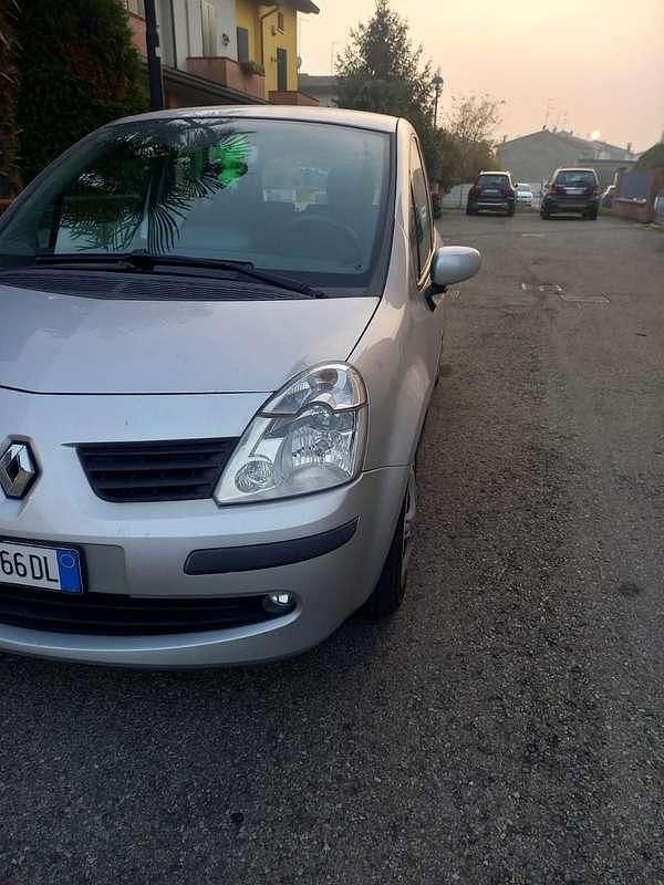 Usata Renault Modus 75 CV (55 kW) 2008 Argento Monovolume