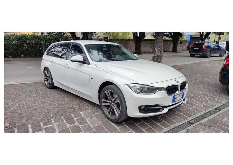 Usata BMW 320 Sport Line 184 CV (135 kW) 2013 Station wagon