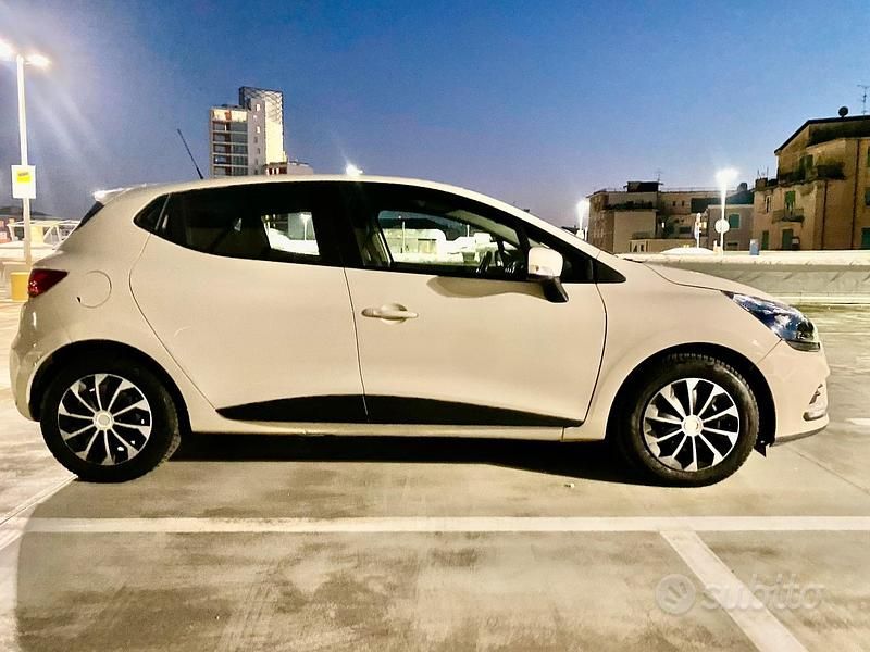 Usata Renault Clio IV 78 CV (57 kW) 2017 Giallo Berlina