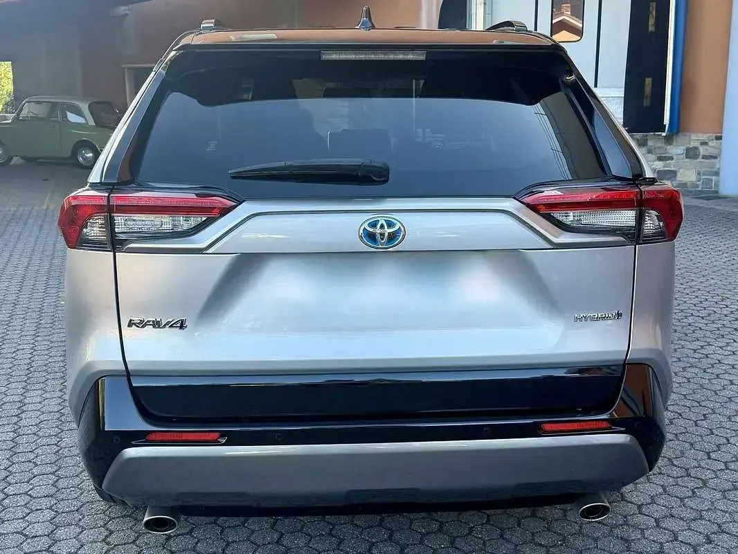 Usata Toyota RAV4 Hybrid Style 178 CV (130 kW) 2021 Argento SUV