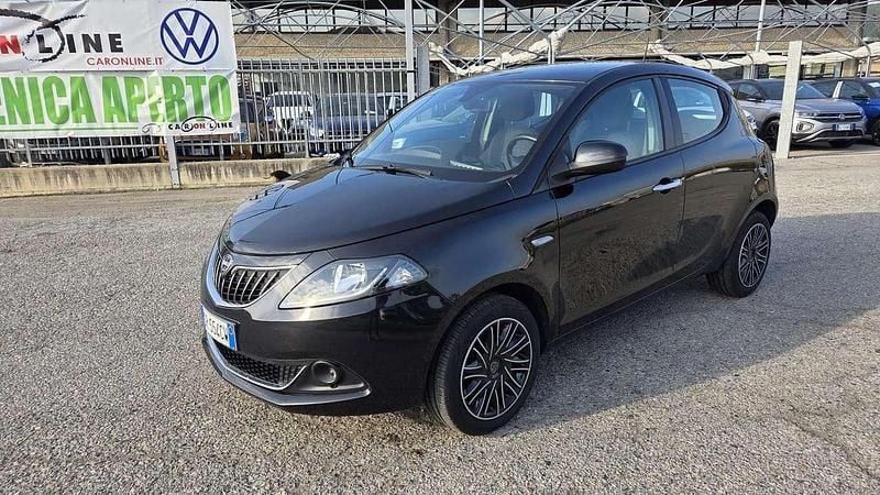 Usata Lancia Ypsilon Gold 69 CV (50 kW) 2023 Nero Utilitaria