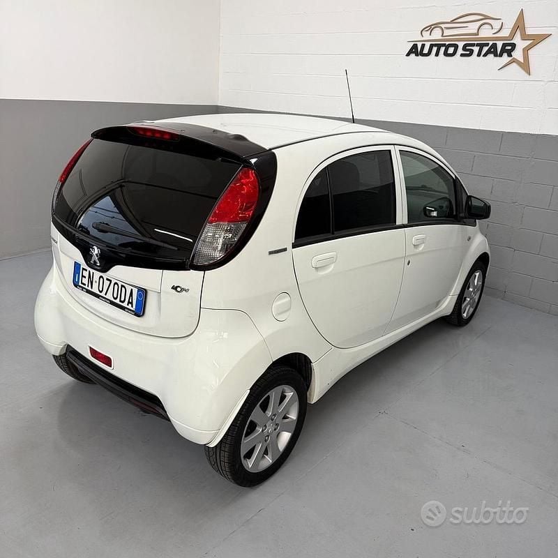 Usata Peugeot iON Active 49 kW (67 CV) 2012 Bianco Utilitaria