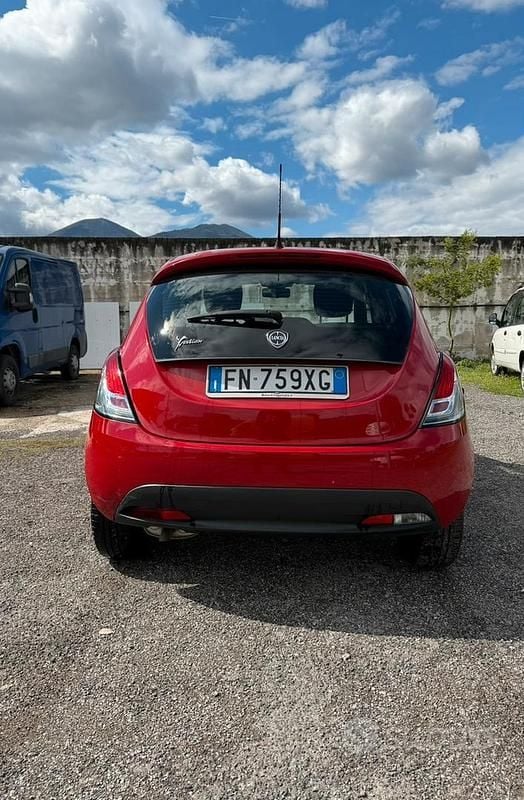 Usata Lancia Ypsilon 69 CV (50 kW) 2018 Rosso Utilitaria