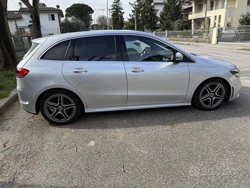 Usata Mercedes B180 AMG 116 CV (85 kW) 2020 Grigio Monovolume