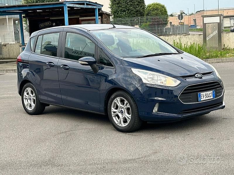 Nero Usata 2014 Ford B-MAX Monovolume | 4999 € (Buon prezzo) - Immagine 1/4