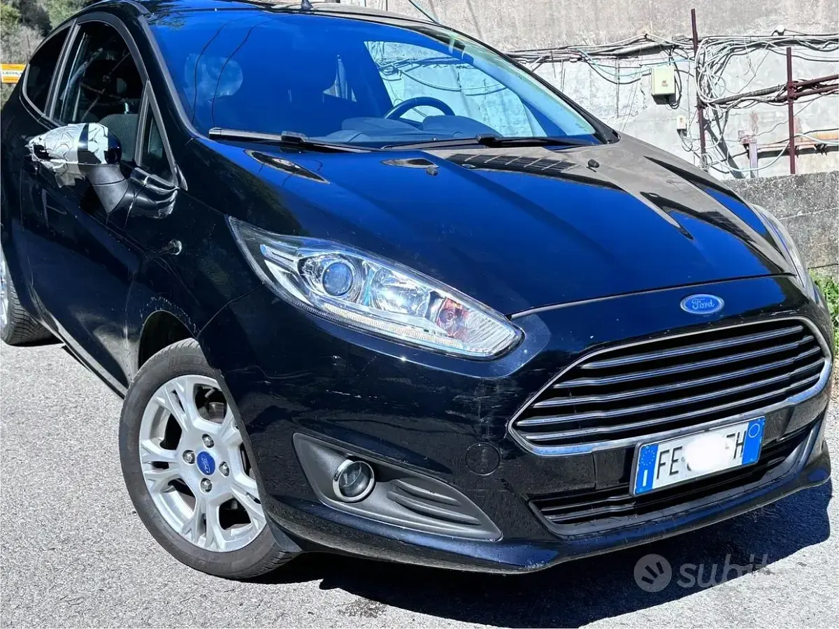 Second-hand Ford Fiesta 100 CP (73 kW) 2016 Negru Hatchback