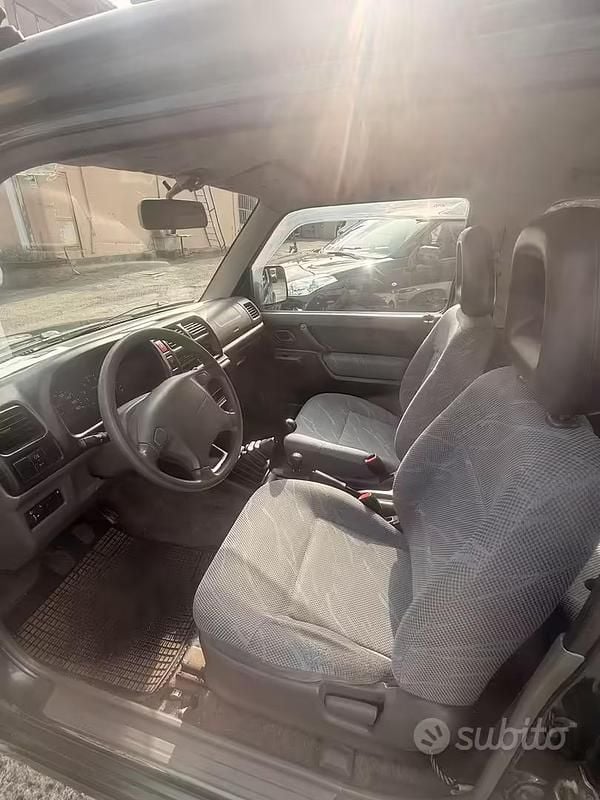 Usata Suzuki Jimny 81 CV (59 kW) 2001 Verde SUV