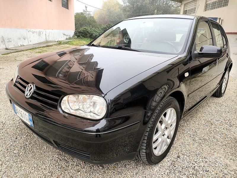 Nero Usata 2001 VW Golf IV Highline Tre volumi | 4500 € (Buon prezzo) - Immagine 1/4