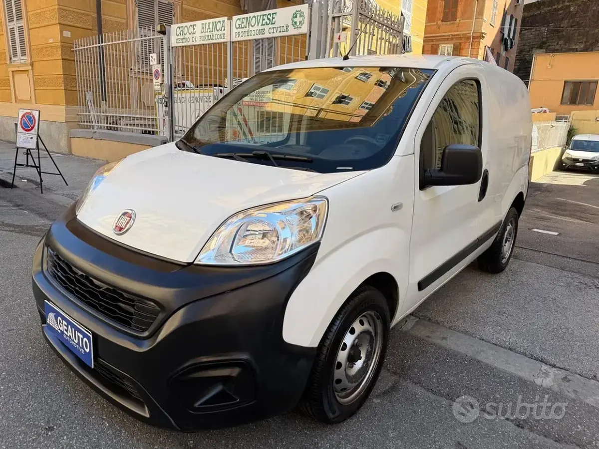 Begagnad Fiat Fiorino 80 HK (58 kW) 2020 Vit Minibuss