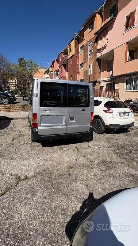 Usado Ford Transit 125 CV (91 kW) 2002 Gris Monovolumen