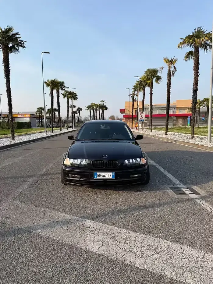 Usata BMW 323 M Sport 170 CV (125 kW) 2000 Nero Berlina