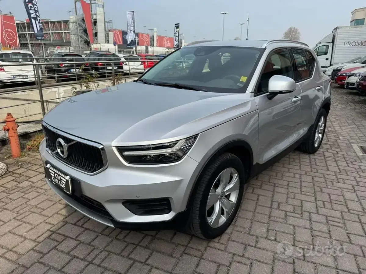 Usata Volvo XC40 Momentum 150 CV (110 kW) 2018 Grigio SUV
