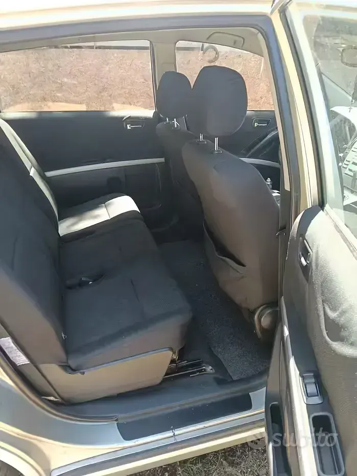 Usata Toyota Corolla 116 CV (85 kW) 2005 Grigio Monovolume