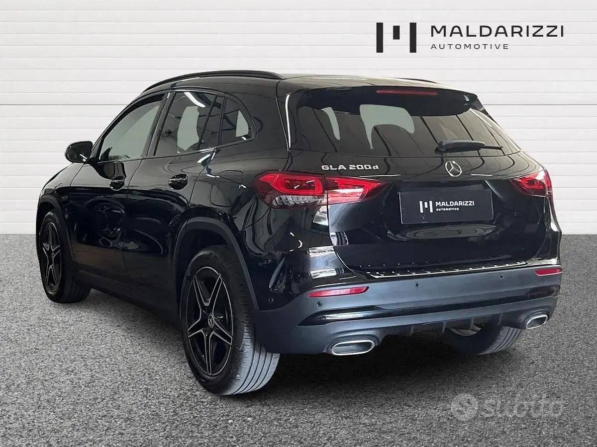 Usata Mercedes GLA200 Premium 150 CV (110 kW) 2023 Da sistemare SUV