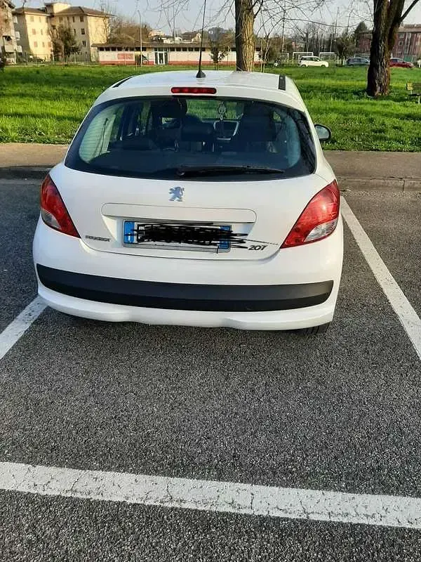 Usata Peugeot 207 73 CV (53 kW) 2009 Berlina