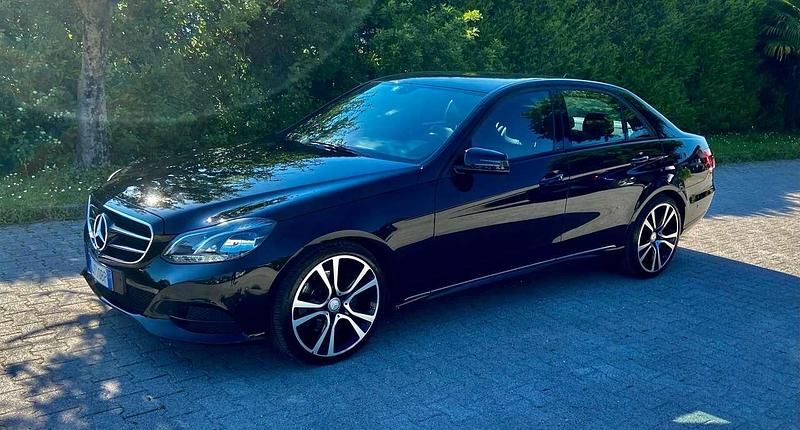 Schwarz ii Usata 2014 Mercedes E200 Premium Tre volumi | 16.500 € (Molto cara) - Immagine 1/3