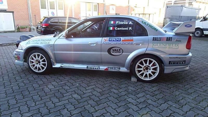 Usata Mitsubishi Lancer Evolution 300 CV (220 kW) 2000 Grigio chiaro Berlina