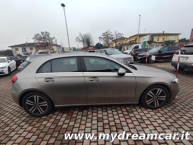 Begagnad Mercedes A180 Premium 184 HK (135 kW) 2019 Beige Sedan