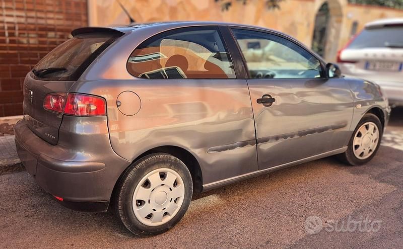 Usata Seat Ibiza 63 CV (46 kW) 2002 Grigio Utilitaria