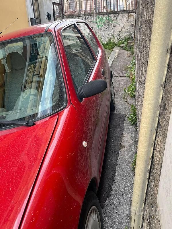 Usata Fiat 600 54 CV (39 kW) 2009 Rosso Utilitaria