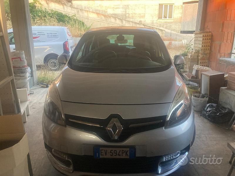 Grigio Usata 2014 Renault Scénic III Monovolume | 7500 € (Cara) - Immagine 1/4