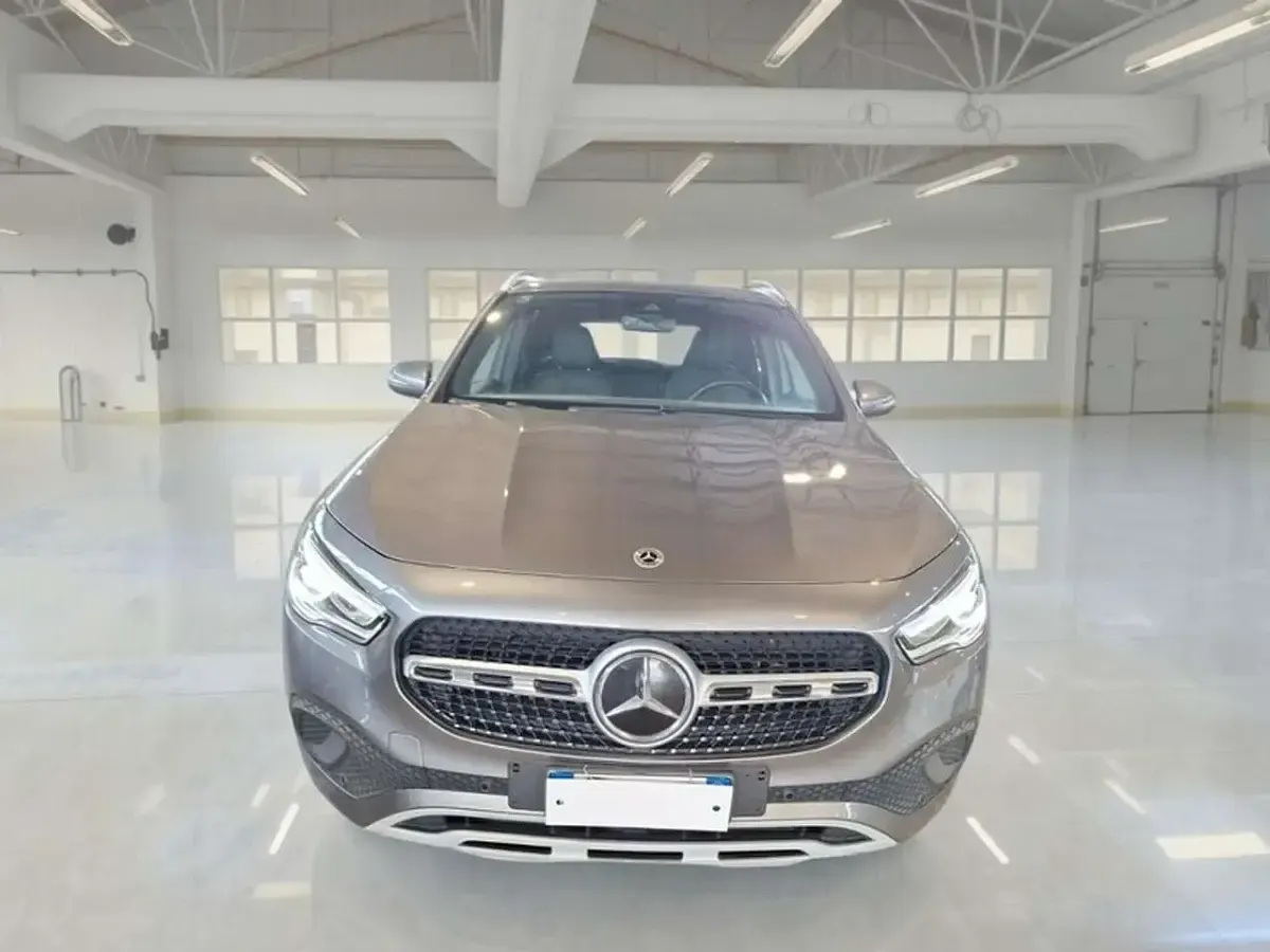 Usata Mercedes GLA250 Business 160 CV (117 kW) 2023 Grigio SUV