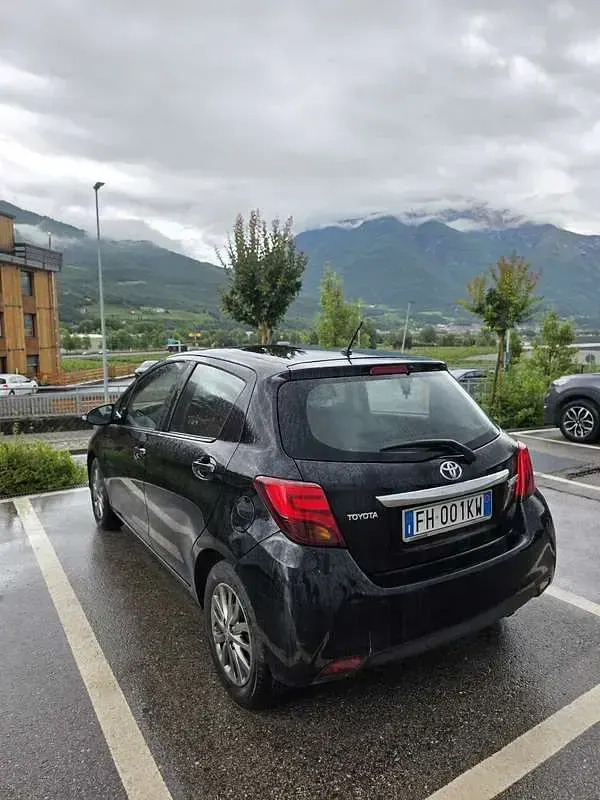 Usata Toyota Yaris Cool 69 CV (50 kW) 2017 Berlina