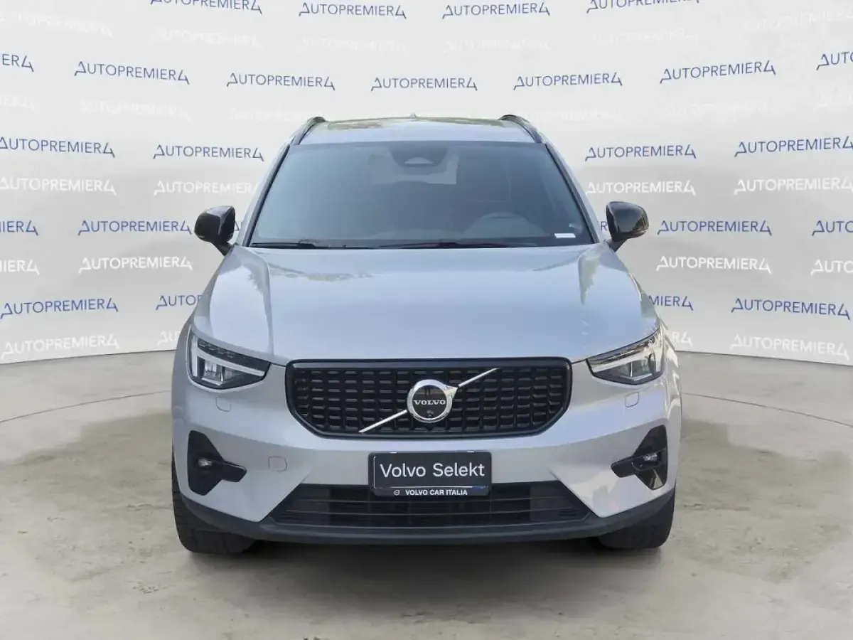 Usata Volvo XC40 120 CV (88 kW) 2026 Argento SUV