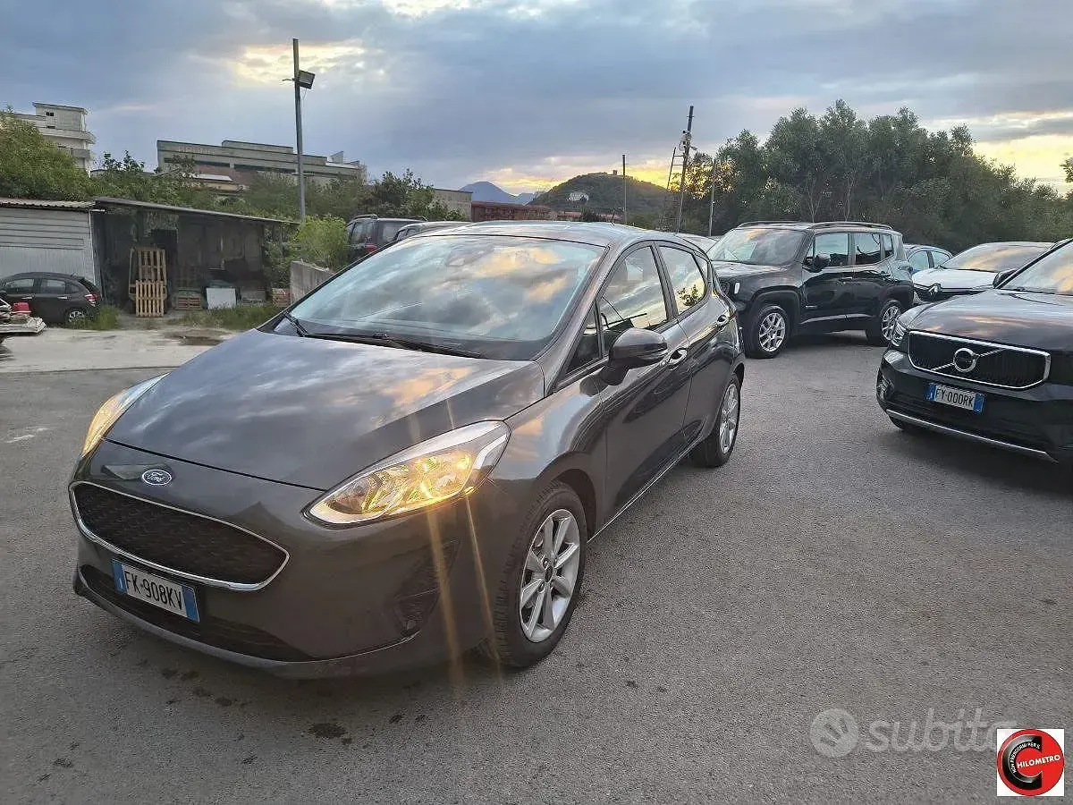 Usata Ford Fiesta 85 CV (62 kW) 2017 Grigio Utilitaria