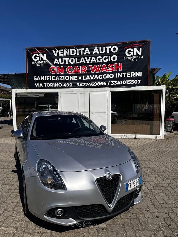 Usata Alfa Romeo Giulietta Super 120 CV (88 kW) 2018 Gray Utilitaria