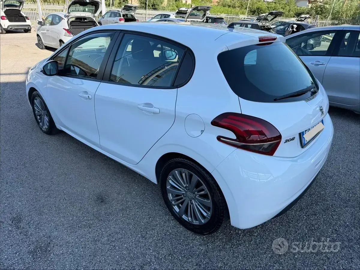 Usata Peugeot 208 Allure 75 CV (55 kW) 2016 Bianco Utilitaria
