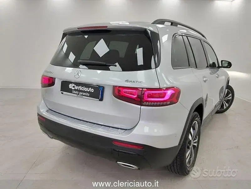 Usata Mercedes GLB200 150 CV (110 kW) 2022 Grigio SUV