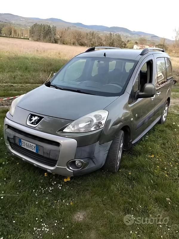 Usata Peugeot Partner 90 CV (66 kW) 2011 Verde Monovolume