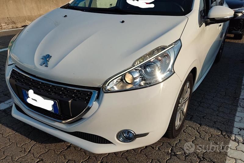 Usata Peugeot 208 Allure 82 CV (60 kW) 2013 Bianco Utilitaria