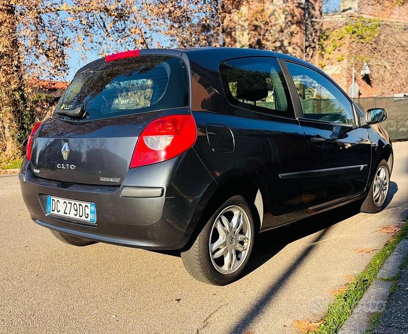 Usata Renault Clio II 2006 Grigio Berlina