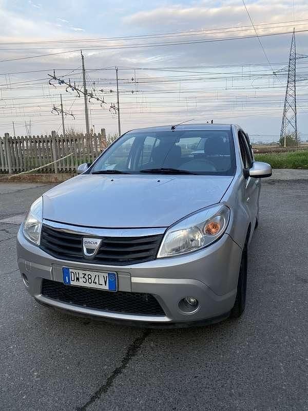 Usata Dacia Sandero Lauréate 75 CV (55 kW) 2009 Berlina